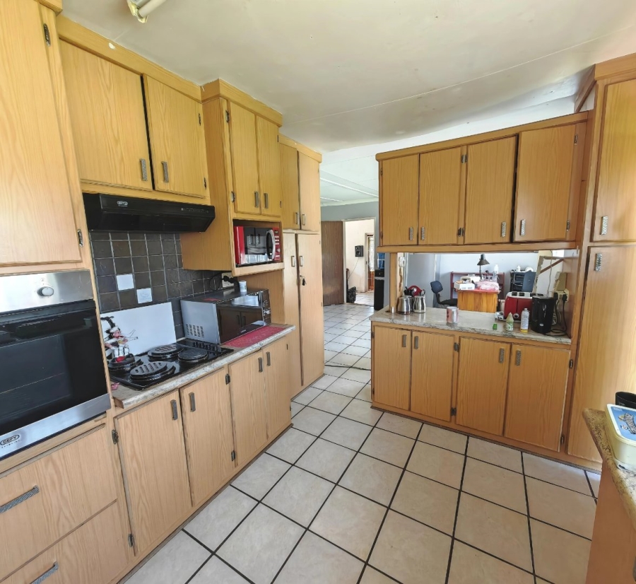 4 Bedroom Property for Sale in Pellissier Free State